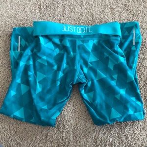 Nike Dri-fit cropped. Size S